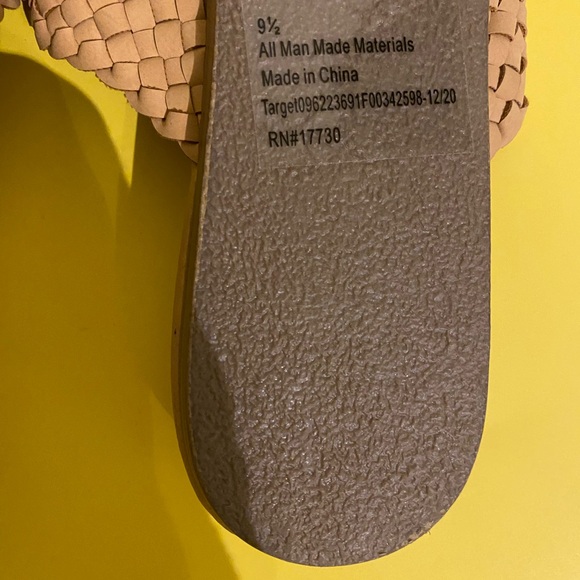 Universal Threads slip ons flat sandal US 9.5 - Picture 5 of 5